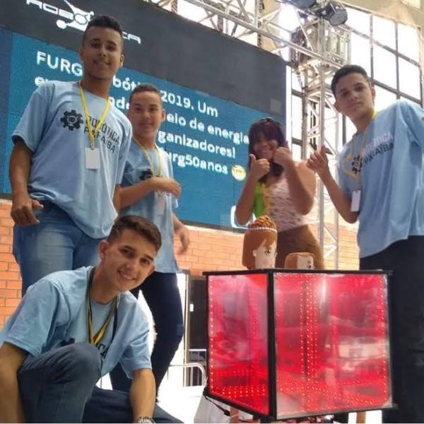 alyson-avelino-agachado-e-sua-equipe-2019.jpg