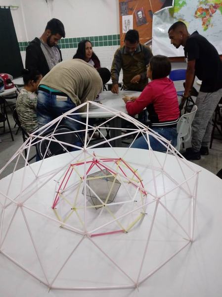 maquete-de-geodesicas-escola-em-cg.jpeg